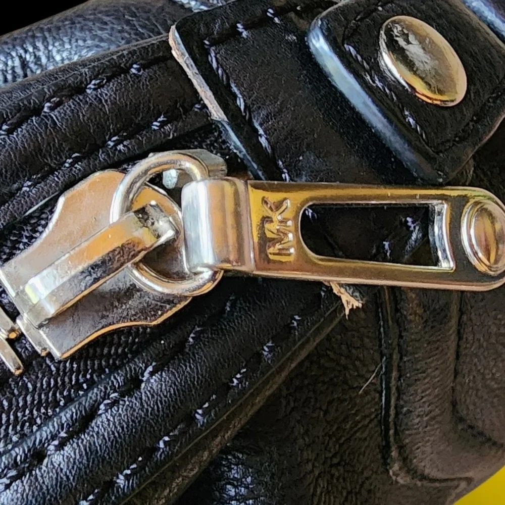 EUC Michael Kors Pebble Leather Chain Zip Satchel Bag Purse